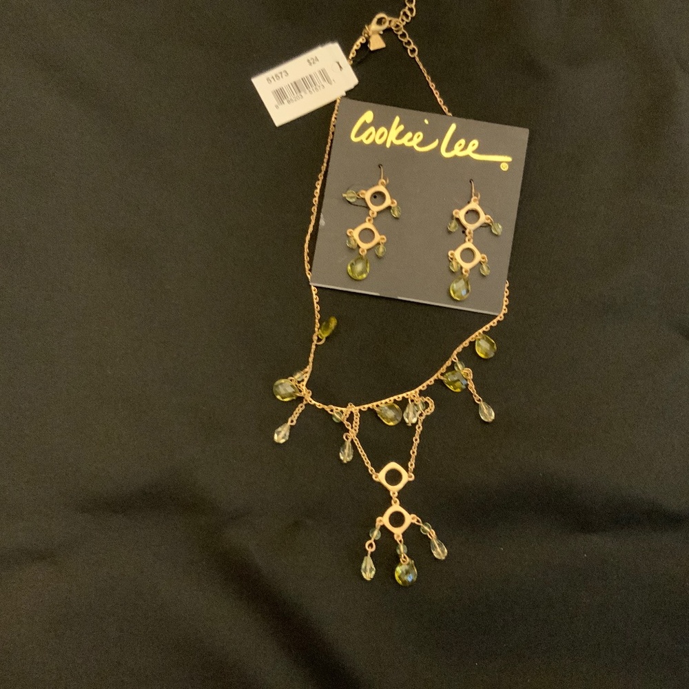 S1/NWT 18” Cookie Lee Necklace & Earring Set 1- sGreen Peridot Crystal set